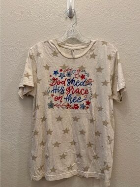 Buc-ee’s God Shed His Grace On Thee Patriotic Star T Shirt Medium